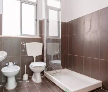 Room in a shared 9-bedroom apartment for rent in Lisbon, Lisbon - Photo 6
