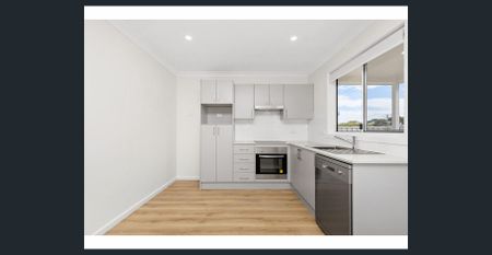 IMPRESSIVE AIR-CONDITIONED LOW MAINTENANCE HOME - Photo 3