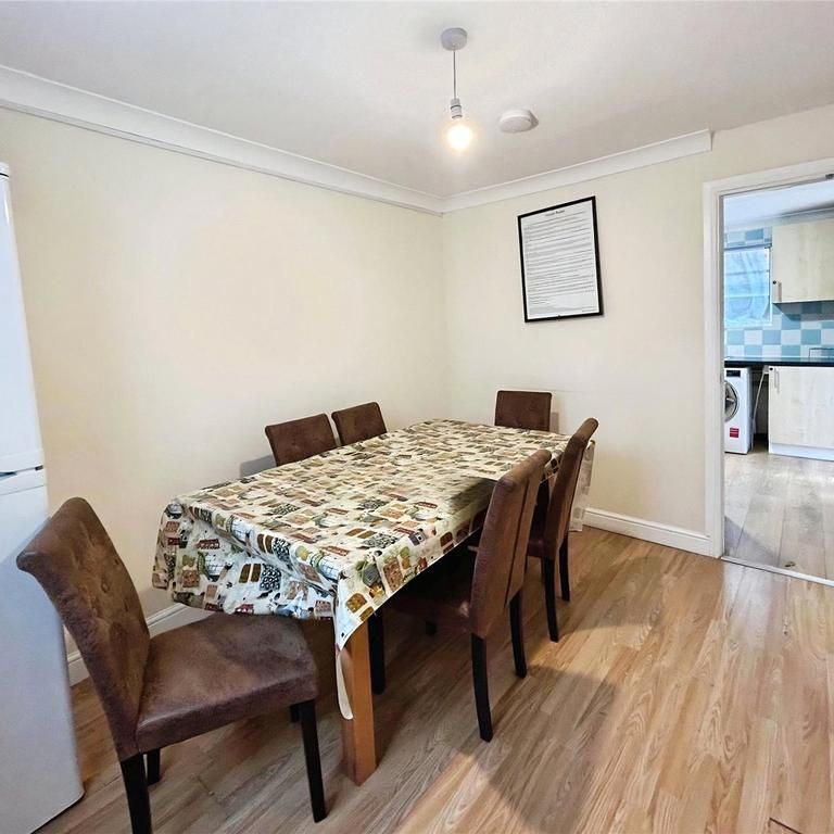 1 bedroom in a house share to rent - Photo 1