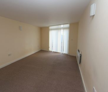 Flat to rent on - Photo 1