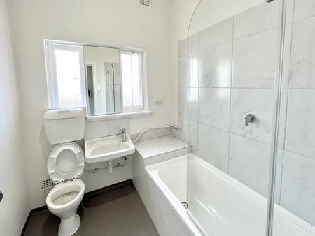 3 bedroom apartment in the heart of Camberwell - Photo 4