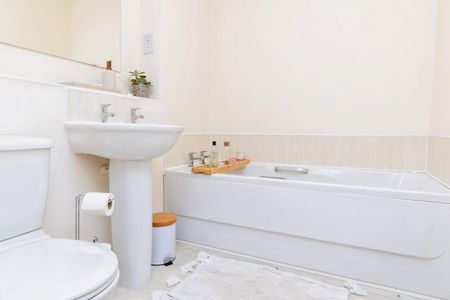 2 bedroom apartment to rent Greenkeepers Road, Great Denham, Bedford, Bedfordshire, MK40 - Photo 5