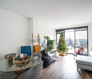 Prime Location & Plenty of Parking! - Photo 2