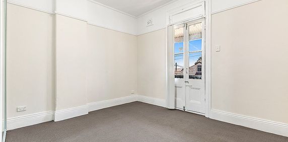 Character filled and perfectly positioned home - Photo 2