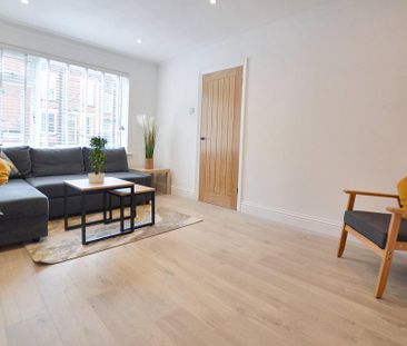 4 bedroom end of terrace house to rent - Photo 1