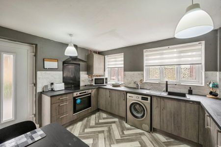 2 bedroom semi-detached house to rent - Photo 4