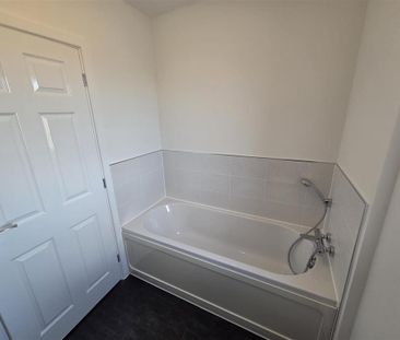 2 bedroom semi-detached house to rent - Photo 4