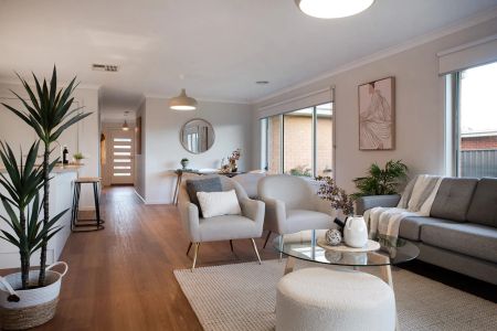 Impressive 4 bedroom, family home - Spacious & light - Photo 3