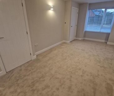 2 bedroom semi-detached house to rent - Photo 3