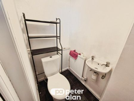 3 bedroom end of terrace house to rent - Photo 5