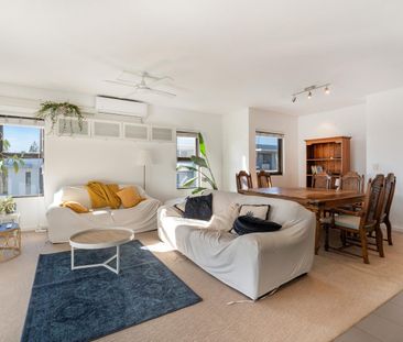 Fully Furnished Beachside Apartment - Photo 2