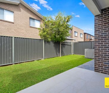 Beautiful & Spacious House Close to Amenities - Photo 4