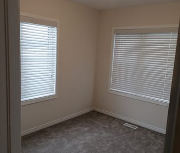 For Lease - 32 Oaktree Drive, Haldimand, Ontario - Photo 2