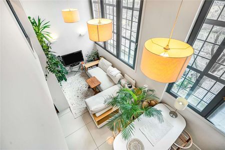 SHORT LET: Two bedroom, two bathroom apartment to rent within the prestigious Arthaus Building. - Photo 3