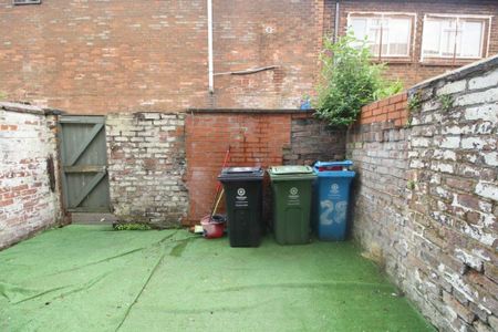 2 bedroom terraced house to rent - Photo 3