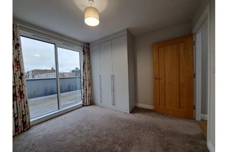 2 bedroom penthouse to rent - Photo 4