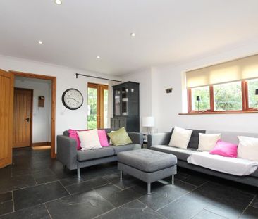 4 bedroom detached house to rent - Photo 2