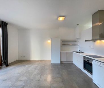 Apartamento sin amueblar, un dormitorio, terraza y ascensor. zona P... - Photo 3