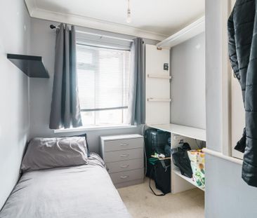 4 bedroom semi-detached house to rent - Photo 1