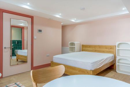 A well-presented studio flat located in Chiswick. - Photo 5