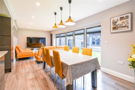 3 bedroom semi-detached house to rent - Photo 5