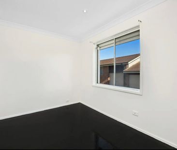 FOR LEASE! Stylish, Modern and Well-Presented 2-Bedroom Home - Photo 3