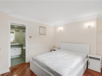 St Georges Square, SW1V - Photo 5