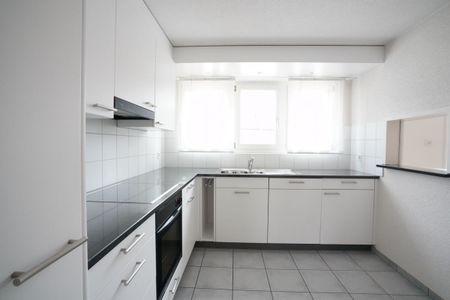 Stilvolle 3.5 Zimmerwohnung mit grosser Terrasse und En-Suite Bad - Photo 2