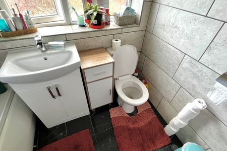 Springfield Crescent - Photo 5