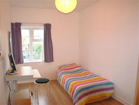 3 bedroom House To Let - Photo 3