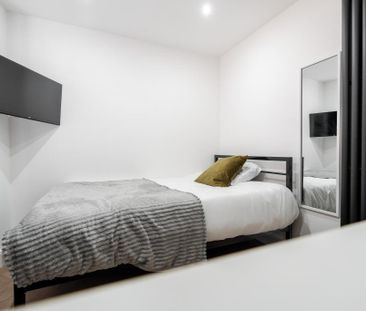 6 bedroom house to rent - Photo 1