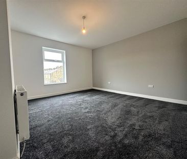 2 bed terraced house to rent in Cog Lane, Burnley, BB11 - Photo 3