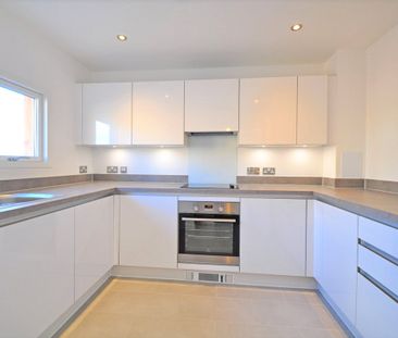 2 bedroom Flat in Kidwells Close, Maidenhead - Photo 5