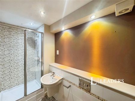 2 bedroom flat to rent - Photo 5