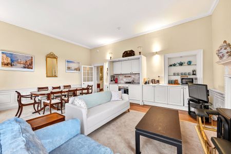 2F1, 21 Castle Street - Photo 2