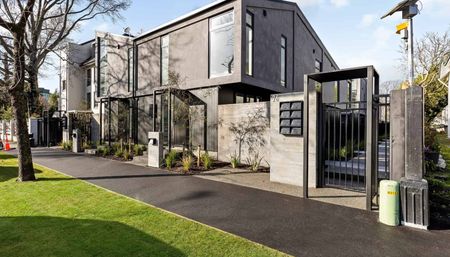 Hagley Park a stones throw away! - Photo 4