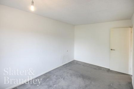 3 bedroom end of terrace house to rent - Photo 3