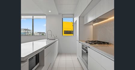 Spacious 2 Bedroom Apartment in Prime Location - Photo 4