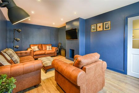 3 bedroom semi-detached house to rent - Photo 2