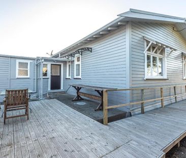 Family home in the heart of Springvale - Photo 1