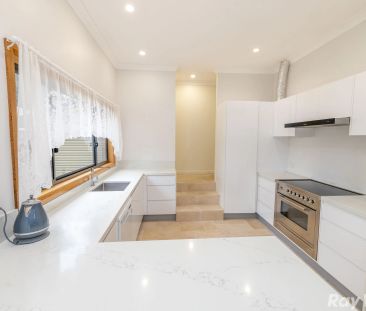 BEAUTIFUL SPACIOUS 3 BEDROOM HOME! - Photo 4