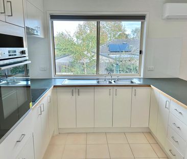 FRESHLY UPDATED AND PERFECTLY POSITIONED - Photo 5