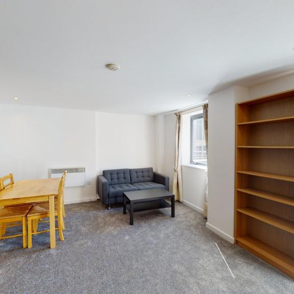 2 bedroom flat to rent - Photo 1