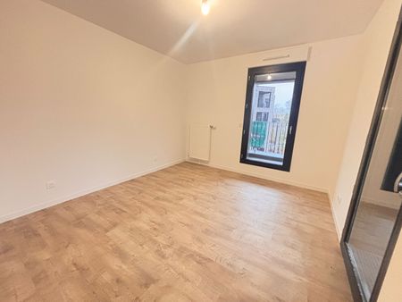 Location Appartement 4 pièces 77m² - Photo 3