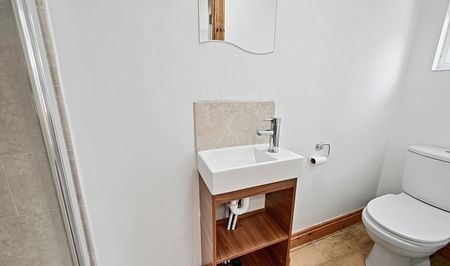 Spacious 4-Bedroom Home with 2 Bathrooms in Sheffield City Centre - Photo 3