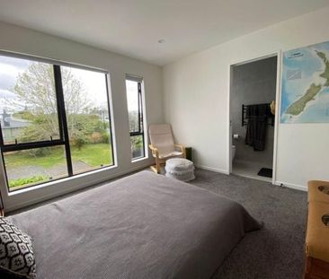 Beautiful Modern Townhouse with Great Location - Photo 4