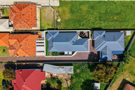 Low Maintenance Luxury 3x2 in South Bunbury! - Photo 4