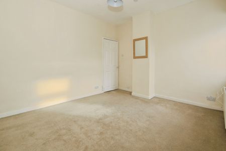 Three-bedroom terraced house with garden near city centre, Peterborough - Photo 4