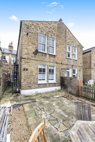 3 bedroom terraced house to rent - Photo 5