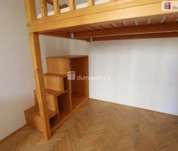 Pěkný útulný byt 2+kk ve druhém patře cihlového domu se zahradou - Fotografie 5